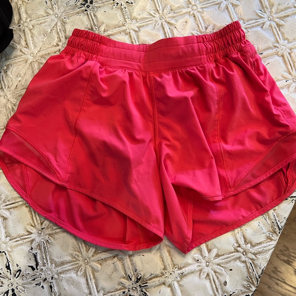 Lululemon Hotty Hot Short 4” pink! Size 4!!Discounted shipping